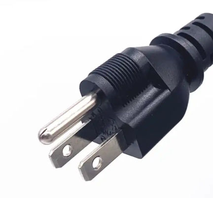 Le câble d'alimentation 3 broches 7A 12A 15A 125V à la CEI 320 C13