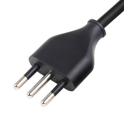 Le câble d'alimentation noir italien 3 broches connexion à IEC 320 C5 câble d'extension